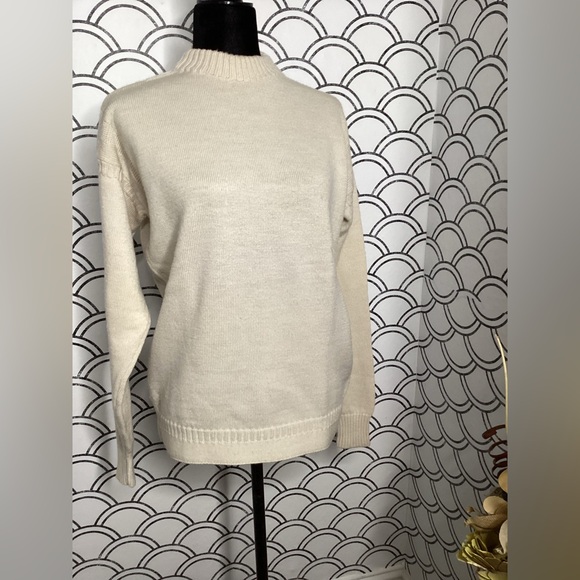 Uniqlo Beige Cable Knit Crewneck Sweater – Size Medium - Picture 4 of 10